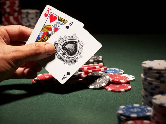 Mẹo chơi Poker giúp bạn đánh bại đối thủ dễ dàng