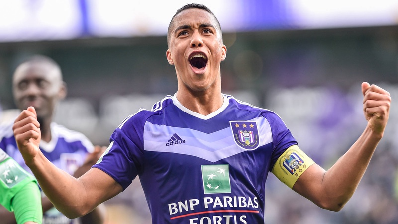 Cầu thủ Youri Tielemans - Ngôi sao quan trọng tại Villa Park