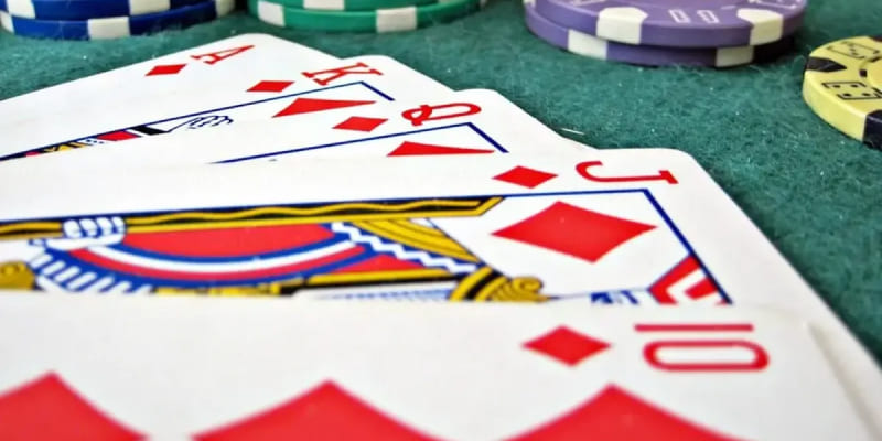 Cách chơi Poker 2 lá từ cơ bản đến nâng cao tại Suncity