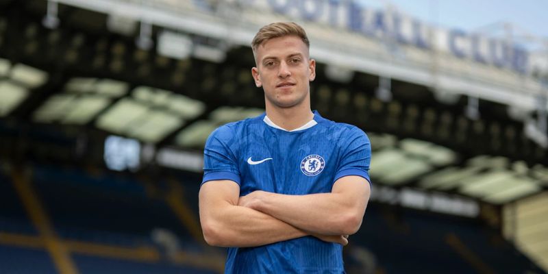 Liam Delap: Từ Hợp Đồng Đáng Kỳ Vọng Đến Trung Tâm Cuộc Khủng Hoảng Chelsea