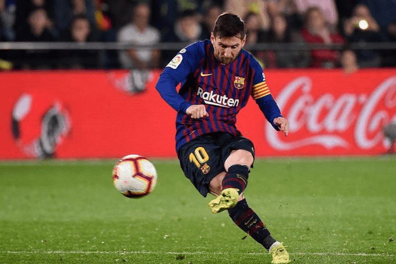 Siêu sao Lionel Messi với kỹ thuật dứt điểm tinh tế